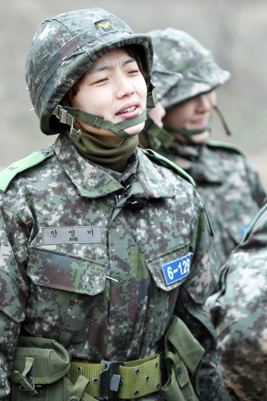 [포토] 여군특집2, 고된 훈련 중 잠시 “편히 쉬어”