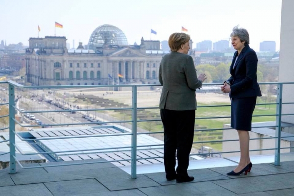 테레사 메이 영국 총리가 독일을 찾아 앙겔라 메르켈 총리와 브렉시트와 관련 논의를 하고 있다. [사진=테레사 메이 페이스북]