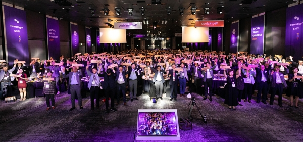 지난 5월 28일 서울 그랜드워커힐 호텔에서 열린 사회적 가치 민간축제 'SOVAC 2019'에 참가자들이 기념촬영을 하고 있다. [사진=SK}