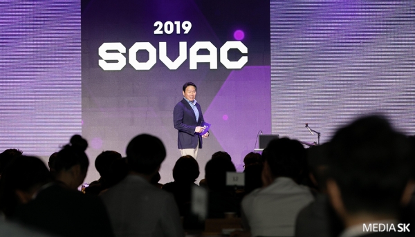 지난 5월30일 열린 사회적 가치 축제 'SOVAC 2019'에서 강연하는 최태원 회장. [사진제공=SK]