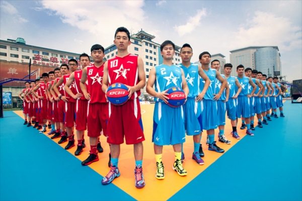 얌차이나 주최의 길거리 농구대회에 참가한 청소년들.