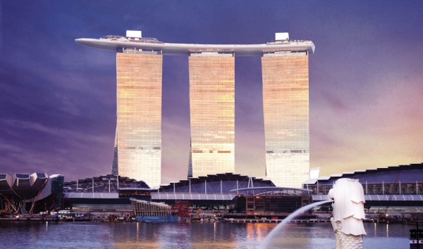 쌍용건설이 싱가포르에 건설한 마리나 베이 샌즈호텔. 이 호텔은 싱가포르의 랜드마크로 지면에서 최고 52도까지 기울어진 '21세기 건축의 기적'이라 불린다. [사진=쌍용건설]