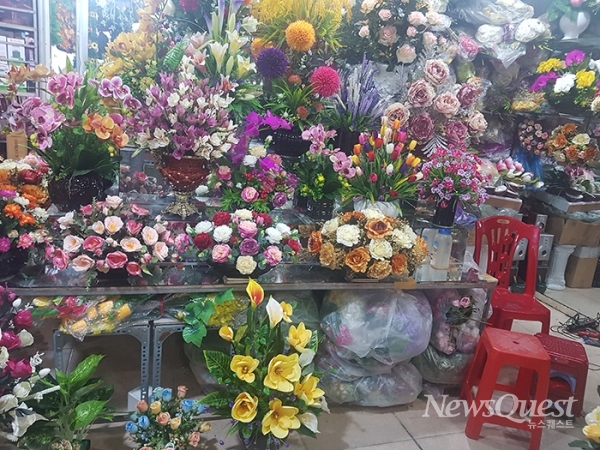 베트남 전통시장의 꽃가게. [사진=석태문 선임연구위원]