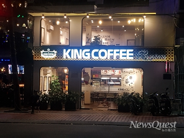 구위원]최근 최고급 브랜드로 론칭된 킹커피(King Coffee) 매장. [사진=석태문 선임연