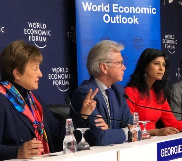 20일(현지시간) 스위스 다보스포럼에서 크리스탈리나 게오르기에바 IMF 총재rk '세계 경제 전망'에 대해 기자회견하고 있다. [사진=크리스탈리나 게오르기에바 페이스북]