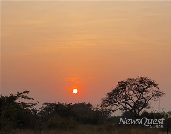 우간다의 아름다운 일출.