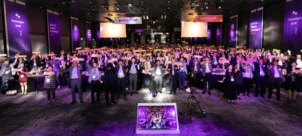 지난해 5월 서울 워커힐 호텔에서 열린 2019 SOVAC 행사에서 참가자들이 기념촬영을 하고 있다. [사진=SK 제공]