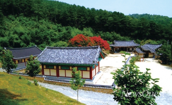 김면 유적지와 신도비.
