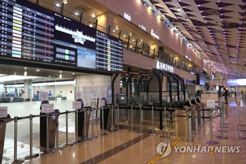 코로나19 확산으로 한국을 방문하는 외국인 관광객이 급감한 가운데 인천국제공항이 썰렁한 모습을 보이고 있다.[사진=연합뉴스]