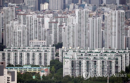 이달초 국토부 실거래가 공개시스템에 따르면 강남의 아파트 입주권이 프리미엄만 20억원이 붙어 거래된 것으로 나타났다.[사진=연합뉴스]