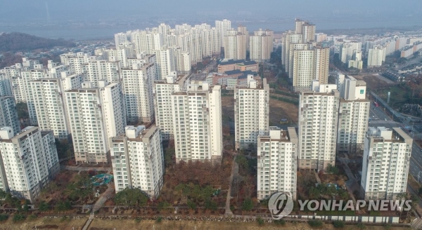 19일 조정대상지역으로 지정된 경기도 김포의 아파트 단지 모습. [사진=연합뉴스]