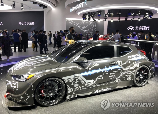 지난 10월 26일 중국 베이징에서 열린 베이징 모터쇼에서 현대자동차의 고성능 전기차 'RM20e'가 전시돼 있다. 현대차는 이날 RM20e를 세계 최초로 공개했다. [사진=연합뉴스]