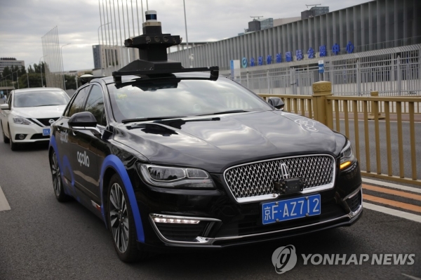 중국의 최대 검색엔진기업 바이두가 지리자동차와 협력해 전기차 시장에 뛰어들겠다고 밝혔다. 사진은 지난해 9월 바이두가 개발한 시범용 자율주행 택시 모습. [사진=