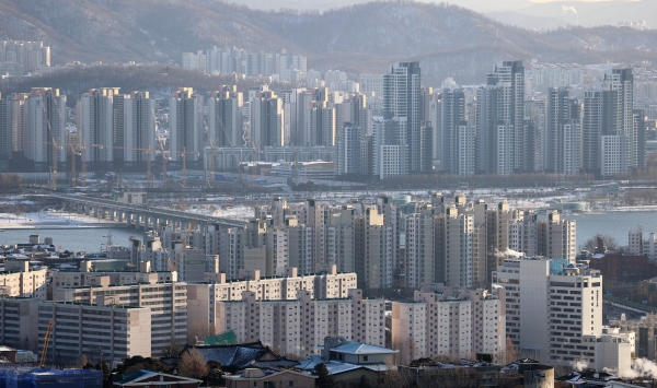 서울 남산에서 바라본 시내 아파트의 모습. [사진=연합뉴스]