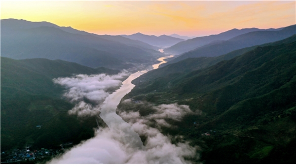이원규 시인의 사진 '섬진강 여명'