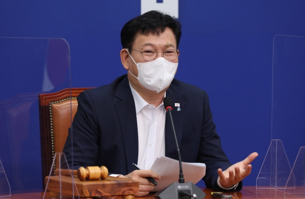 더불어민주당 송영길 대표가 14일 오전 국회에서 열린 최고위원회의에서 발언하고 있다.