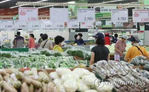 서울 서초구 양재동 하나로마트 신선식품, 채소 판매대 모습. [연합뉴스]