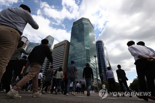 도시 집중화 들으로 지방 인구가 급격하게 줄어들고 있다. 사진은 서울 여의도 점심시간 모습. [연합뉴스]
