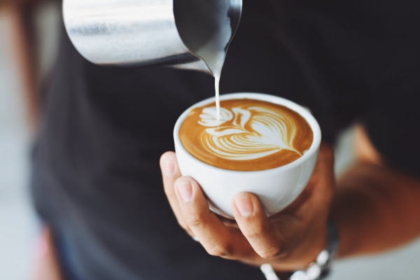 기후변화에 의한 기온상승으로 커피 맛이 변하고 있다는 연구결과가 나왔다. 거피 맛이 악화되고 있으며 기온 상승의 결과 맛 있는 커피 생산 고도는 점점 높아지고 있다고 지적했다.