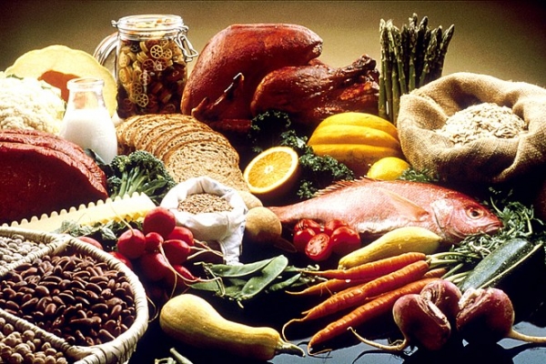 우리가 먹는 많은 식품들이 살균처리를 위해 방사선 조사 과정을 거친다. [사진=wikipedia]
