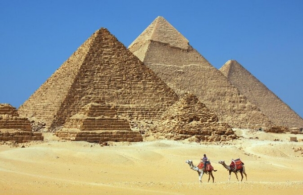 피라미드는 이집트의 왕 파라오들이 죽어서 하늘로 올라가는 승천과 탈바꿈의 개념에서 건설됐다. 그러나 이러한 개념은 이집트 제국 신왕국으로 바뀌면서 변한다. [사진=wikipedia]