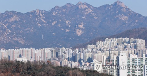 서울 마포구에서 바라본 은평구와 서대문구 일대 아파트 단지 모습. [연합뉴스]