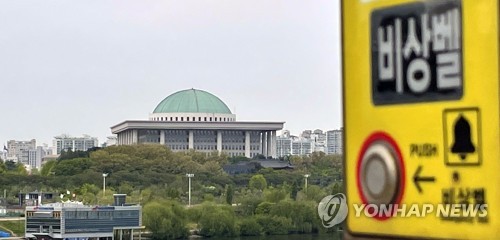 여야가 박병석 국회의장의 '검수완박' 법안 중재안을 수용, 극적으로 타협점을 찾았다. [연합뉴스]