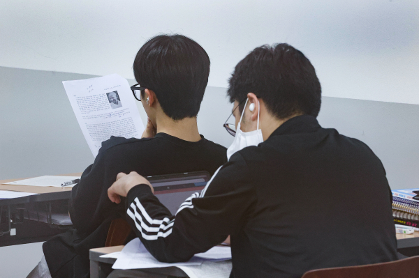 2023학년도 대학수학능력시험을 102일 앞둔 7일 오후 수험생들이 서울 마포구 종로학원에서 공부하고 있다.