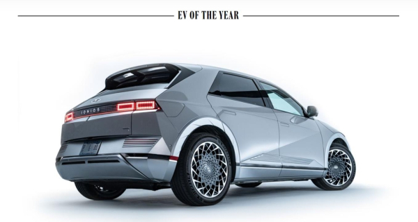 현대자동차의 전기차 아이오닉5가 벤츠·BMW·포르쉐·테슬라 등을 제치고 미국 '카 앤드 드라이버'가 선정한 올해의 EV에 이름을 올렸다. [사진=카 앤드 드라이버 홈페이지 캡처]