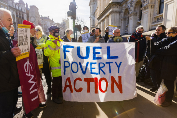 영국의 연금생활자들이 치솟는 에너지 가격 상승에 항의해 시위하고 잇다.