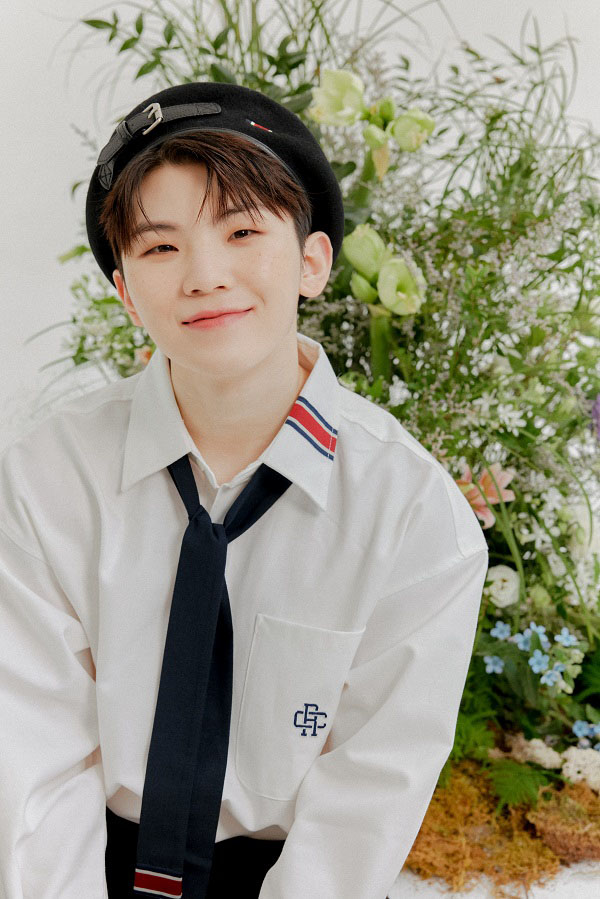 로맨틱크라운, 세븐틴 '우지'와 함께한 22FW 화보 공개...낭만과 사랑을 담다 < 유통 < 경제/산업 < 기사본문 - 뉴스퀘스트