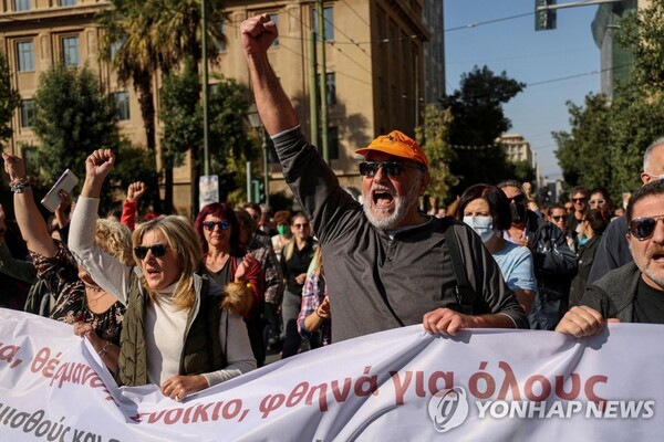 그리스 노동자들이 치솟는 물가상승에 항의해 24시간 파업을 벌이고 있다.[사진=연합뉴스]