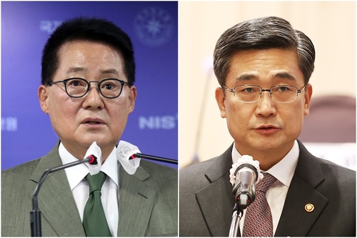 (왼쪽부터) 박지원 전 국가정보원장, 서욱 전 국방장관. [사진=연합뉴스]