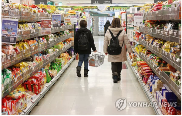 통계청은 올해 소비자 물가가 5% 넘게 올랐다고 30일 밝혔다.[사진=연합뉴스]