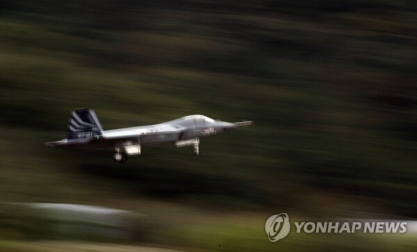 국산 초음속 전투기 KF-21이 첫 초음속 비행에 성공했다. [연합뉴스]