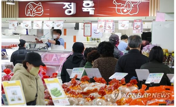 하나로마트는 다음달 4일까지 50% 할인된 가격에 한우를 판매한다.[사진=연합뉴스]