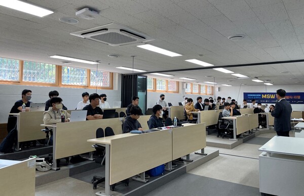넥슨이 서울 강남구와 함께 단국대부속소프트웨어고등학교 학생들을 대상으로 게임 플랫폼 '메이플스토리 월드'를 활용한 개발인재 양성 과정을 시작했다. [사진=넥슨]
