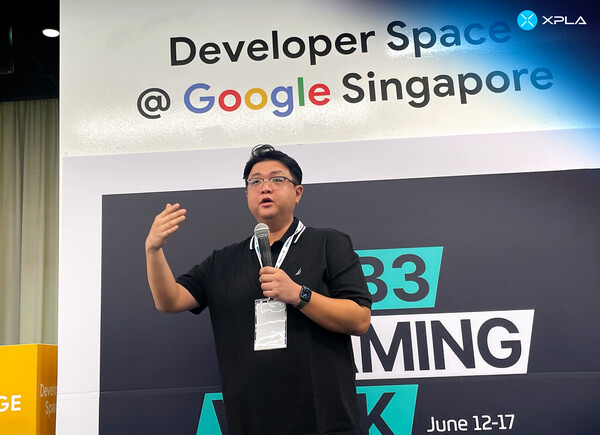 폴 킴 엑스플라팀 리더가 지난 12~17알 싱가포르에서 열린 '웹3 게이밍 위크'에서 강연하고 있는 모습. [사진=컴투스홀딩스]