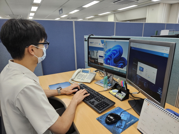 서울대병원 직원이 SK브로드밴드 'Cloud X'를 사용하고 있다. [사진=SK브로드밴드]
