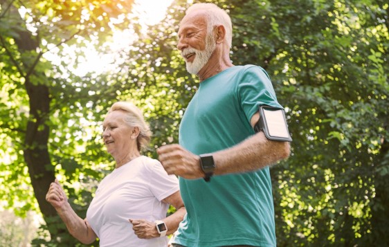 미국 코네티컷 대학의 최근 연구에 따르면 매일 적당량의 걷기를 하면 고혈압이 있는 노인에게 상당한 건강상의 이점이 있을 수 있는 것으로 나타났다. [사진=American Cancer Society]