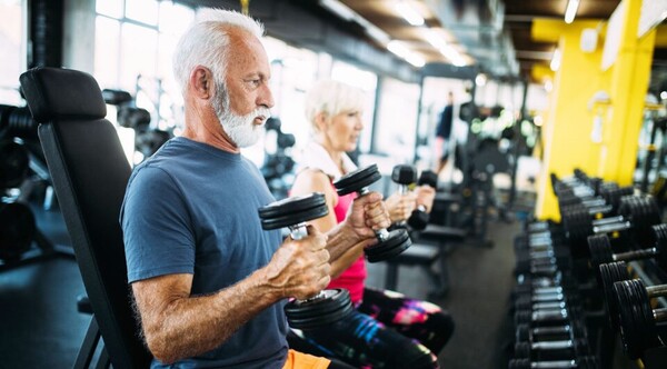 미국 스탠포드 대학의 과학자들은 근육의 노화를 일으키는 단백질을 억제하면 늙어서도 더 강하고 큰 근육을 만들 수 있으며, 그 차단제를 발견했다고 밝혔다. [사진=어스닷컴]