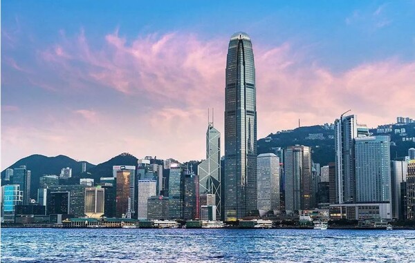 한때는 극강의 경쟁력을 보유한 홍콩 경제가 최근 침체 국면을 향해 내달리고 있다. 홍콩인들의 입에서 “아, 옛날이여!”라는 한탄이 나오는 것이 현실이 되고 있다.[사진=징지르바오]