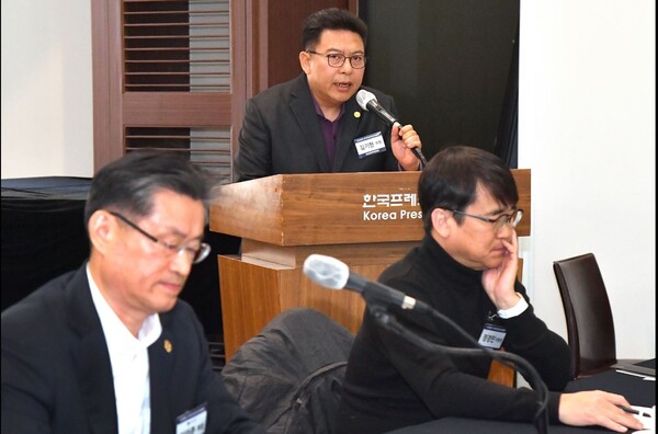 김기현 비대위원이 카카오의 부당함에 대해 지적하고 있다.[사진=한국인터넷신문협회]