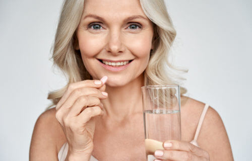 최근의 한 연구에 따르면 매일 종합 비타민제를 복용할 경우 노년층의 기억력을 향상시키고 인지 기능의 노화를 늦추는 데 중요한 역할을 할 수 있다. [사진=픽사베이]