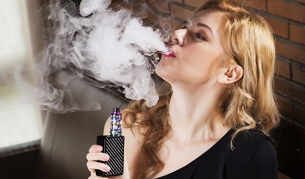 영국 정부는 청소년rhk 어린이의 니코틴 중독을 막기 위해 일회용 전자담배 베이프(vape) 판매를 금지하고, 또한 다양한 감미로운 맛도 제한할 것이라고 밝혔다. [사진=픽사베이]