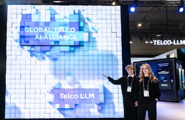 SK텔레콤은 26일(현지시각) 스페인 바르셀로나에서 열리는 MWC24에서 유럽, 중동, 아시아의 대표 통신사 최고 경영진들과 만나 인공지능(AI) 기술 공동 개발 및 사업 협력을 수행할 합작법인(Joint Venture)을 설립하겠다고 밝혔다. [SK텔레콤 제공=뉴스퀘스트]