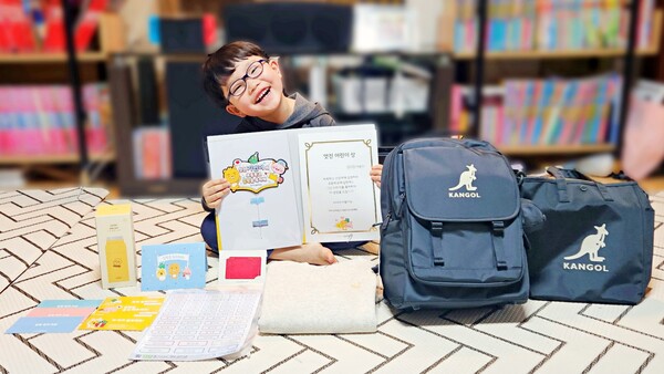 카카오게임즈가 초등학교 입학을 앞둔 임직원 자녀에게 보낸 축하 선물. [카카오게임즈 제공=뉴스퀘스트]