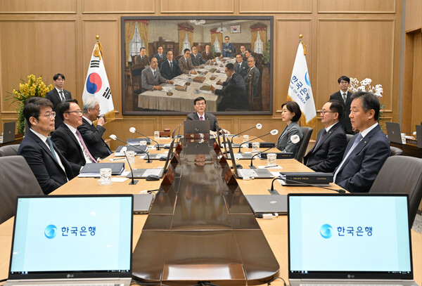 이창용 한국은행 총재가 2월 22일 한국은행에서 열린 금융통화위원회를 주재하고 있다. [사진=연합뉴스]
