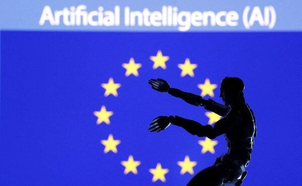 AI 규제에서는 유럽이 앞서가고 있다. 유럽 위회는 13일(현지시간) 프랑스 스트라스부르에서 열린 본회의에서 인공 지능을 규제하는 'AI 법' 최종안을 가결했다. [사진=로이터 연합뉴스]