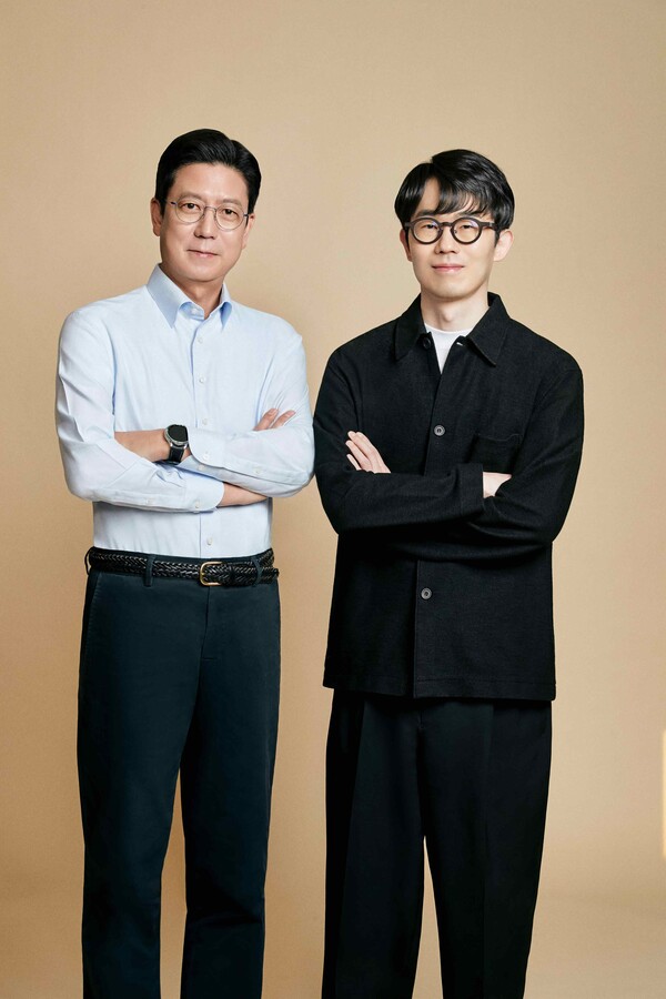 (왼쪽부터) 김정욱 신임 넥슨 공동 대표와 강대현 공동 대표. [넥슨 제공=뉴스퀘스트]